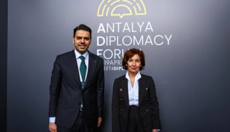 Takim i presidentes Siljanovska-Davkova në Antali me kryetarin e TIKA-s, Eren