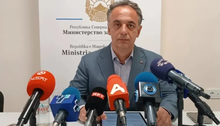 Ministri Shëndetësisë Aliu mbështet punë shtesë për mjekët, por nën kontroll të rreptë