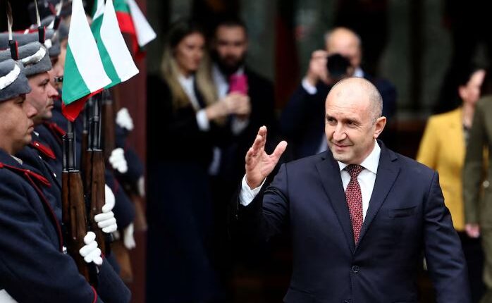 Zgjedhje në Bullgari: Ish-presidenti pro-rus Rumen Radev kryeson në sondazhe