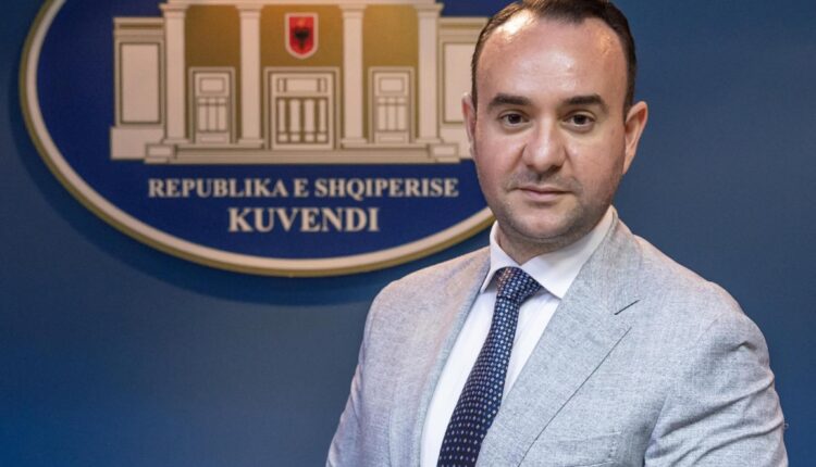 Sot në Shkup ngrihet zëri për mbrojtjen e gjuhës shqipe