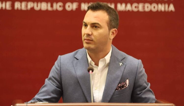 Arbër Ademi akuzon Izet Mexhitin: Tentoi ta prishë protestën studentore me provokim