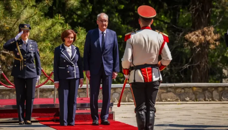 Filloi vizita zyrtare e presidentit zviceran në Maqedoninë e Veriut, u prit me nderime të larta shtetërore