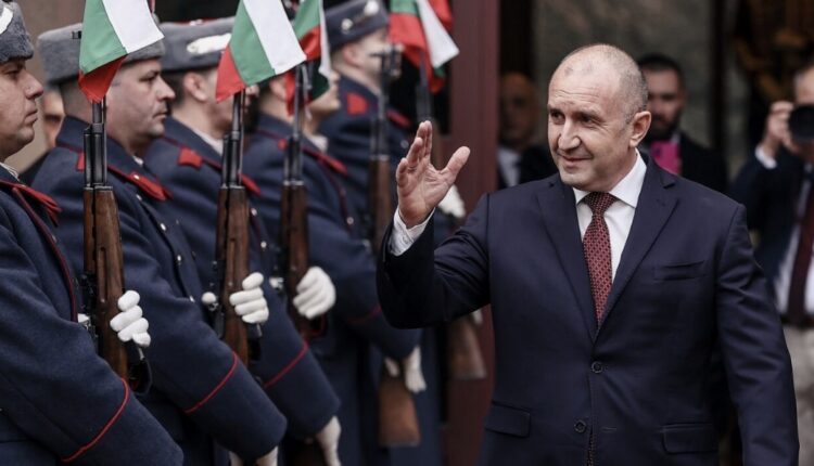 Bullgaria drejt kthesës së madhe: Rumen Radev drejt fitores, çfarë e pret Maqedoninë e Veriut?
