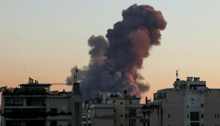 Forcat izraelite godasin objektivat e Hezbollah në Bejrut