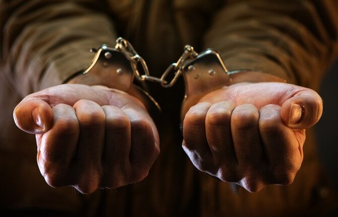 Arrestohen dy persona pas arratisjes nga burgu, ishin dënuar për “vjedhje të rëndë”