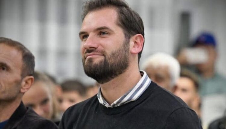 Amir Idrizi zgjidhet kryetar i ri i Këshillit të Komunës së Sarajit