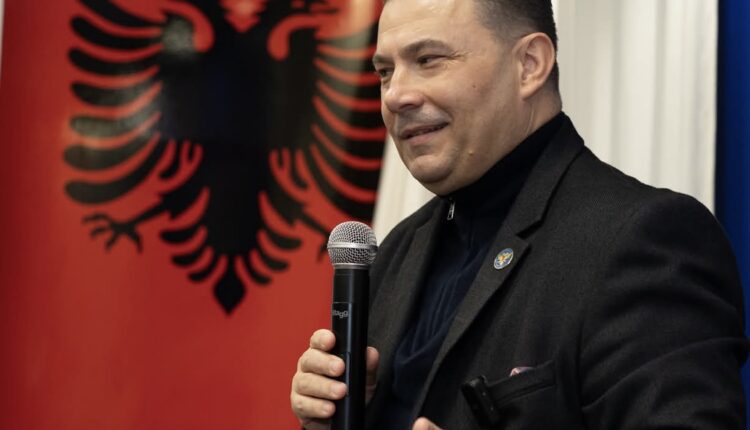 Galdini: Gjuha Shqipe në Maqedoninë e Veriut, kur shteti e lë barazinë në korridor!