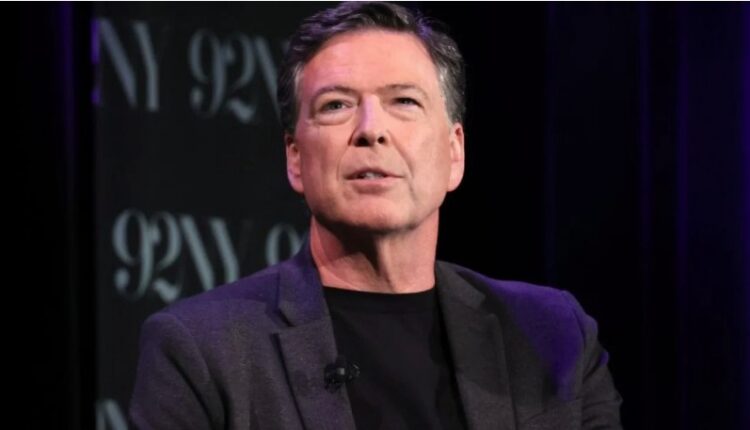 “86 47″/ U akuzua për postimin kërcënues ndaj Trump, ish-drejtori i FBI-së dorëzohet te autoritetet