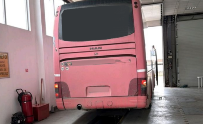 Shkup / Autobus me frena të prishura kapet nga policia, transportonte 85 fëmijë