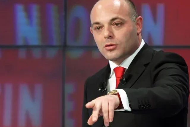 “Janë krenaria e të gjithë shqiptarëve” – Blendi Fevziu në mbështetje të studentëve në Shkup (VIDEO)