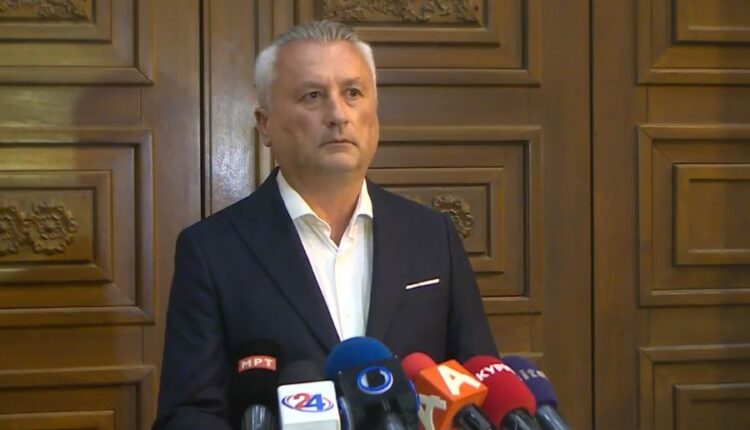 Shumë konkurse hapen, ndërsa më pas anulohen me arsyetimin se kandidatët nuk janë mjaftueshëm të mirë