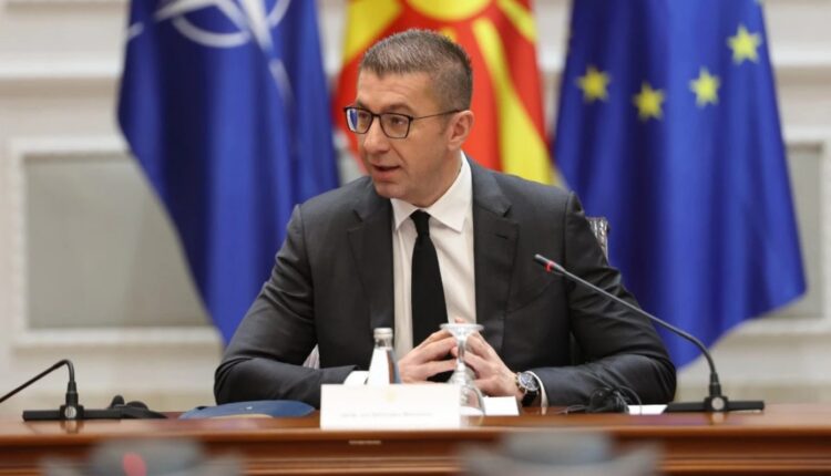 Mickoski thotë po punojnë për zgjidhjen e problemit të studentëve, por duhet të jetë sipas Kushtetutës