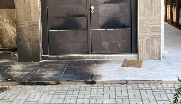 Ambasadorja izraelite publikon pamjet e disa njerëzve që tentuan të djegin një sinagogë në Shkup
