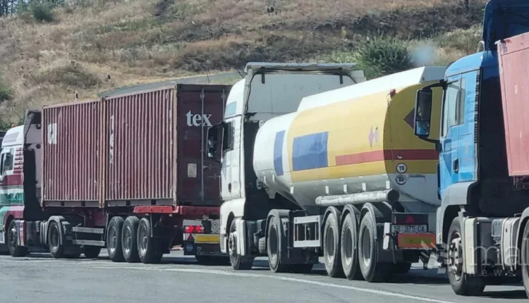 Kamionët grevë në 4 shtete, bllokohet për 3 ditë kalimi në pikat kufitare
