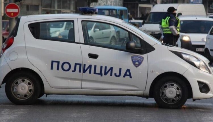 I mituri plagos dy persona me thikë para shkollës në Tetovë