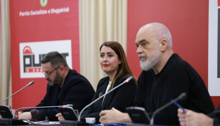 “As maqedonasit s’ia bëjnë këtë njëri-tjetrit”- Rama akuzon opozitën: Disa të paudhë shkojnë në BE dhe kërkojnë të bllokohet anëtarësimi! Nëse ajo derë do mbyllet do të duhen vite që…
