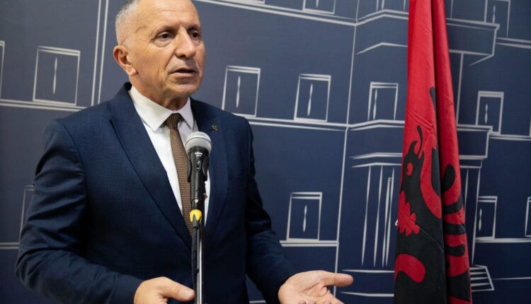 Bllokim i donacioneve nga Kosova, Kamberi: Bankat po bëhen instrument i diskriminimit ndaj shqiptarëve