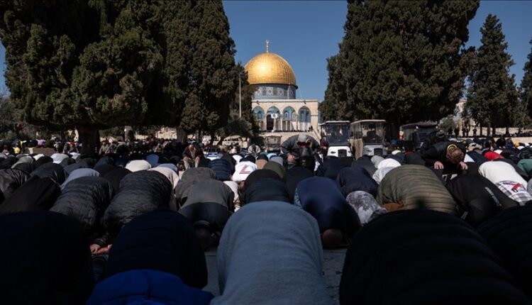 Në Xhaminë Al-Aqsa u fal namazi i xhumasë, morën pjesë 75 mijë besimtarë