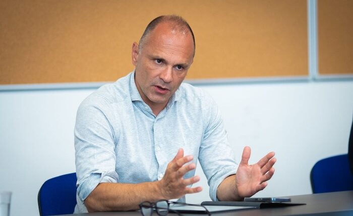 Filipçe i drejtohet TV Alfa-s: Ju ka kapur paniku, pronari juaj humbi pushtetin në Hungari