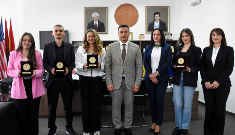 Studentët e Fakultetit Juridik të Universitetit të Tetovës dëshmuan profesionalizëm të lartë në garat ndëruniversitare në Tiranë