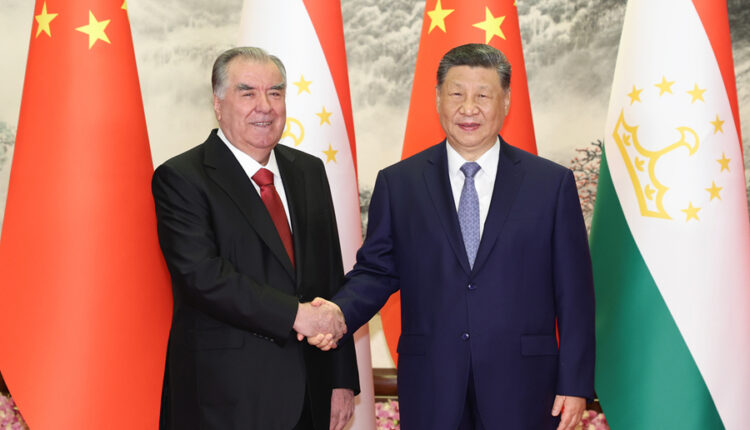 Presidenti kinez Xi Jinping zhvillon bisedime me homologun taxhikistanas Emomali Rahmon