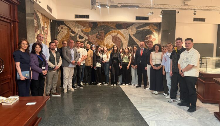 Studentët e Fakultetit të Administrimit të Biznesit e vizituan Bankën Popullore të Republikës së Maqedonisë së Veriut