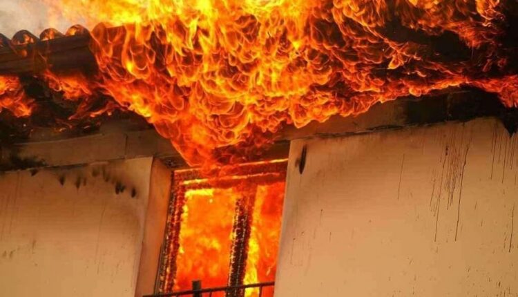 Shpërthen zjarr në një shtëpi në Shkup, ndërron jetë një grua