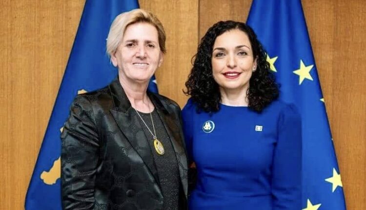 Fahrije Hoti i bashkohet Vjosa Osmanit në zgjedhje