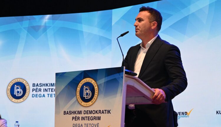 Arbër Ademi: Rinia shqiptare po ngrihet kundër padrejtësive dhe diskriminimit. Rinia e ka fjalën, mjaftë më!!