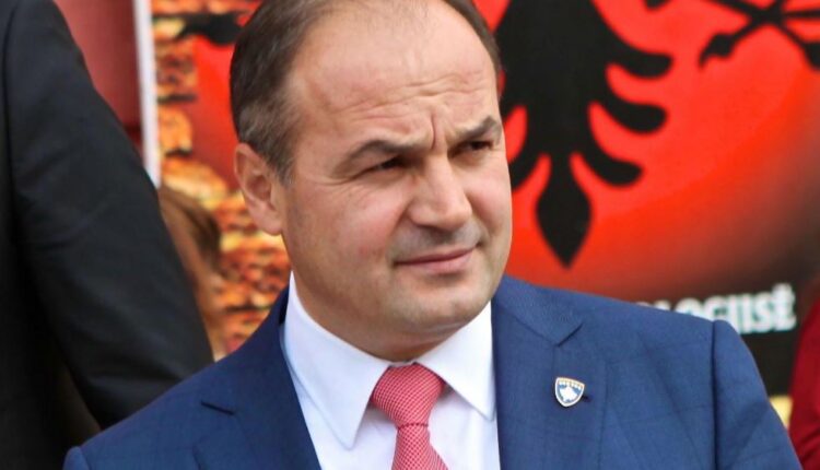 Enver Hoxhaj në mbështetje të studentëve: E drejta për gjuhën duhet të jetësohet