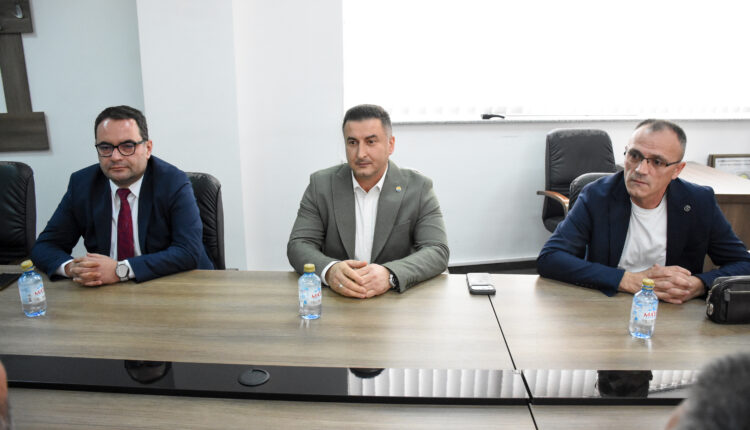 Kandidatët për rektor të Universitetit të Tetovës realizuan takim të përbashkët për një proces zgjedhor demokratik dhe transparent