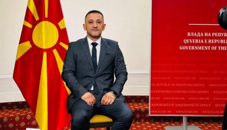 “Më larguan nga puna, por ma mohuan edhe gjuhën shqipe”, shpërthen ish-këshilltari i Qeverisë