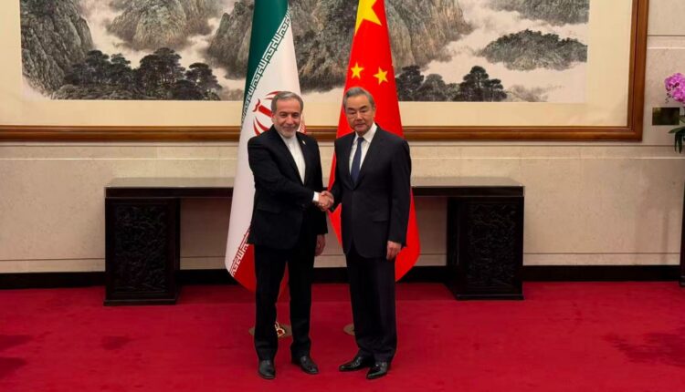 Wang Yi dhe Araghchi zhvillojnë bisedime në Pekin