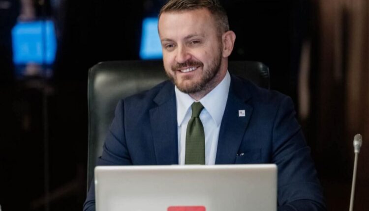 Ministri Dukaj nga Mali i Zi mbështet studentët shqiptarë në RMV