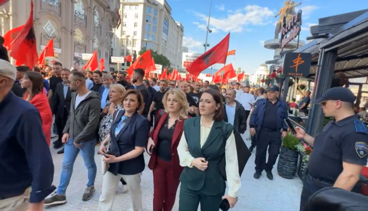 Protesta e studentëve në Shkup/ Deputetja Ajdari kujton mesazhin e Ali Ahmetit: Nëse dalë në rrugë nuk kthehem më