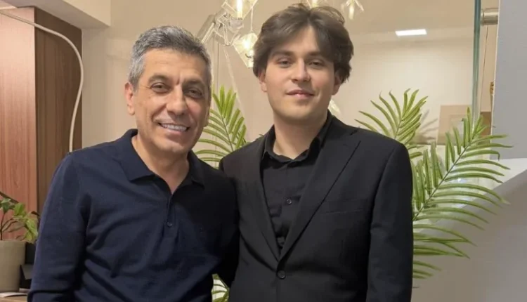 Izet Mexhiti ndan emocionet për maturën e djalit: Fillimi i një rrugëtimi të ri