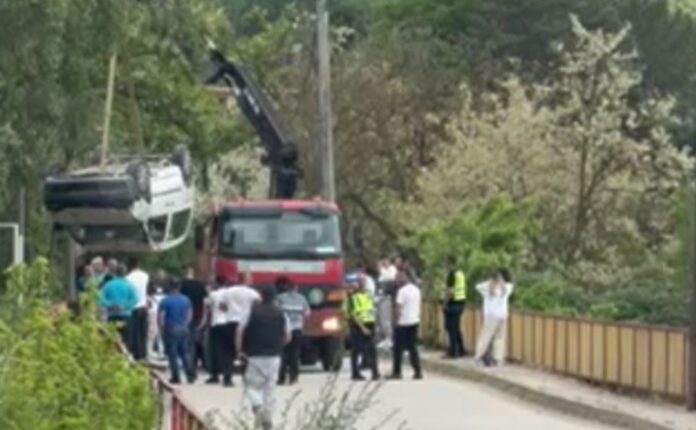 Gjashtë të lënduar pasi makina përfundoi në lumin Vardar pranë fshatit Taor të Shkupit