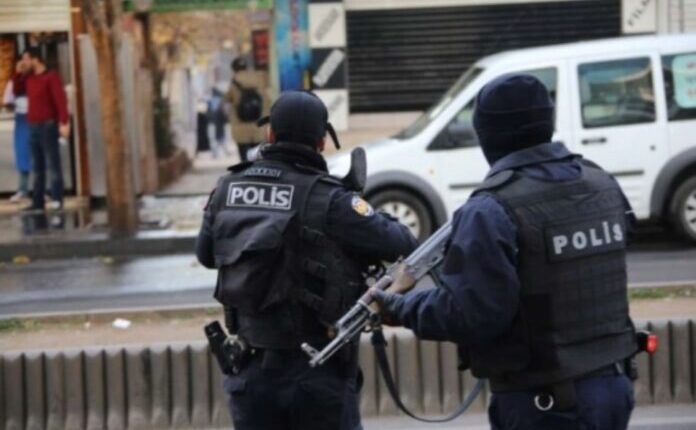 Turqia arreston 324 persona të dyshuar për lidhje me ISIS-in në një operacion masiv