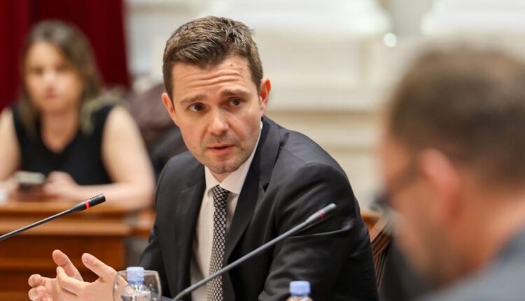 Mucunski: Bisedime me vendet e BE-së për uljen e radhëve të gjata në pikat kufitare