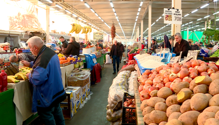 Frutat dhe perimet drejt një vale të re shtrenjtimi në Maqedoni të Veriut