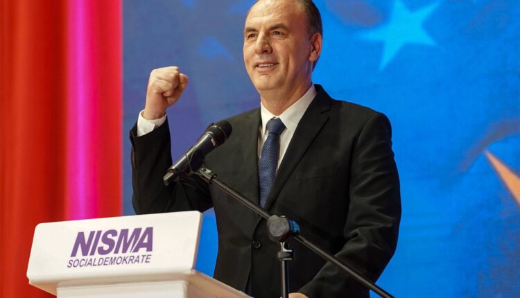 Fatmir Limaj në mbështetje të studentëve: Shqiponja gjithmonë fluturon më lart e më lart