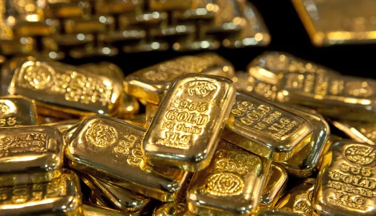 FBI i zbuloi në banesë shufra ari me vlerë 40 mln dollarë, arrestohet ish-zyrtari i qeverisë amerikane