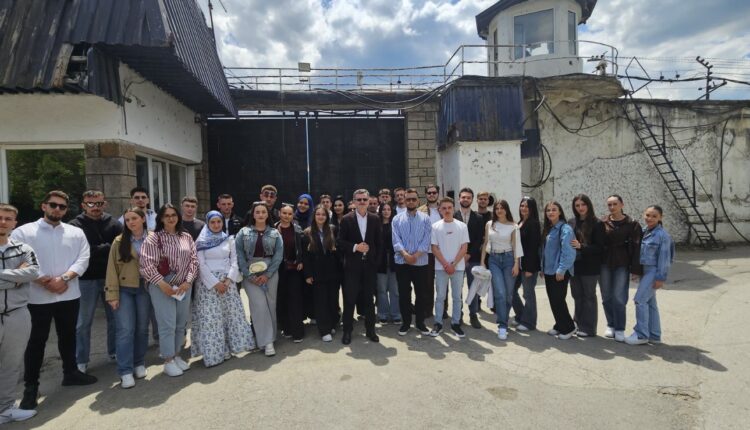 Vizitë  studimore e studentëve të UT-së në institucionet ndëshkimore-korrektuese