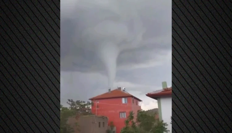 Tornado përfshin disa rajone në Turqi, të paktën 4 të plagosur dhe dëme në banesa dhe në rrjetin elektrik (VIDEO)