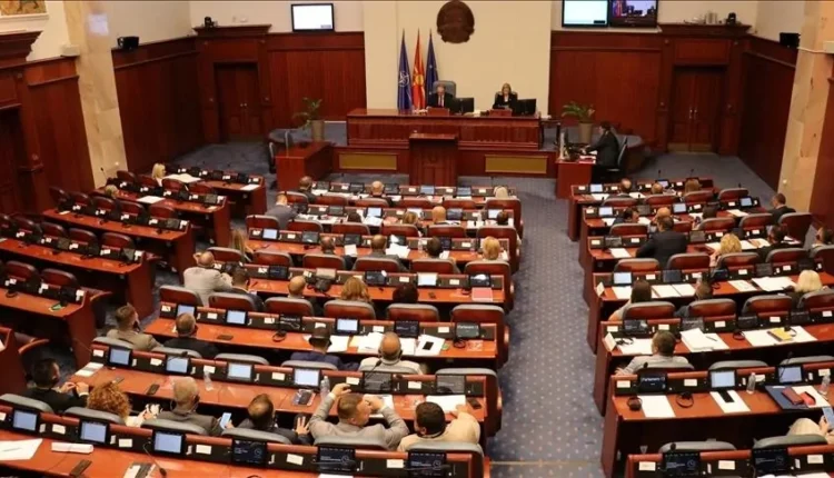Parlamenti miraton ndryshimet në Ligjin për standardin studentor, studentët paralajmërojnë rritje të kostove