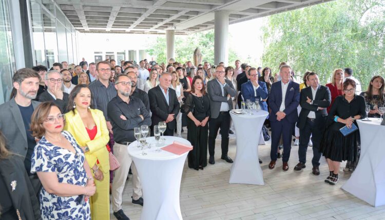 Koleksioni i artit të EVN nga Austria shënon 30-vjetorin me ekspozitë autentike në Shkup