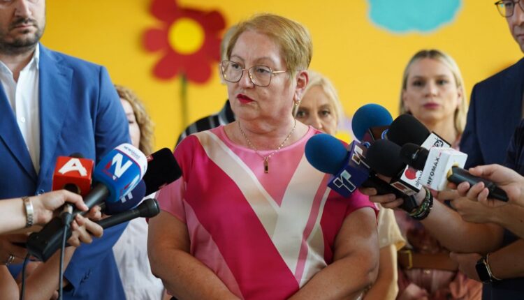 Janevska: Për të tretin vit me radhë sigurohet furnizimi dhe shpërndarja në kohë e teksteve shkollore, të gjithë nxënësit më 1 shtator do të kenë mjete mësimore