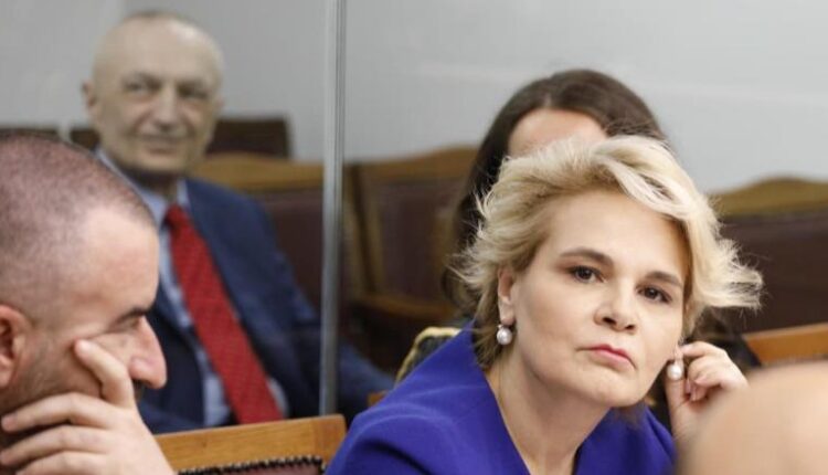 Tensione në seancën për Metën, gjobiten Monika Kryemadhi dhe avokati i ish-presidentit
