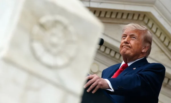 Donald Trumpit i ipet drita e gjelbër për të thyer protokollin e FIFA s