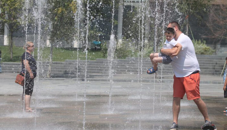 Mot i nxehtë me temperatura maksimale deri në 34 gradë
